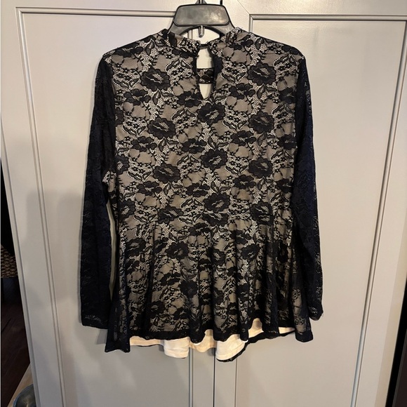 Torrid peplum lace blouse sz 0 - Picture 5 of 5